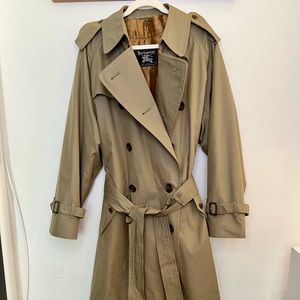 *Vintage* Burberry trench coat with 100% wool liner. Perfect condition.